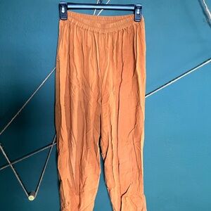 Women's Tan Capris
